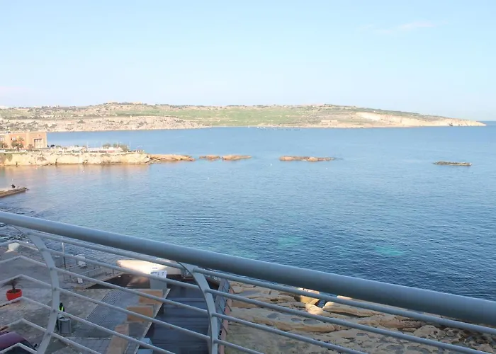 Διαμέρισμα A Seafront Away From Σεντ Πόλς Μπέι