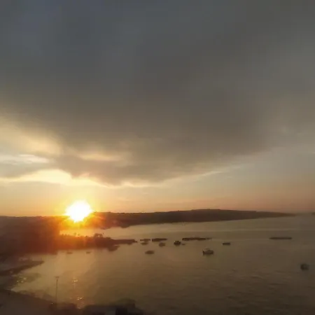 A Seafront Away From Apartment *